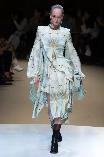 Look 19